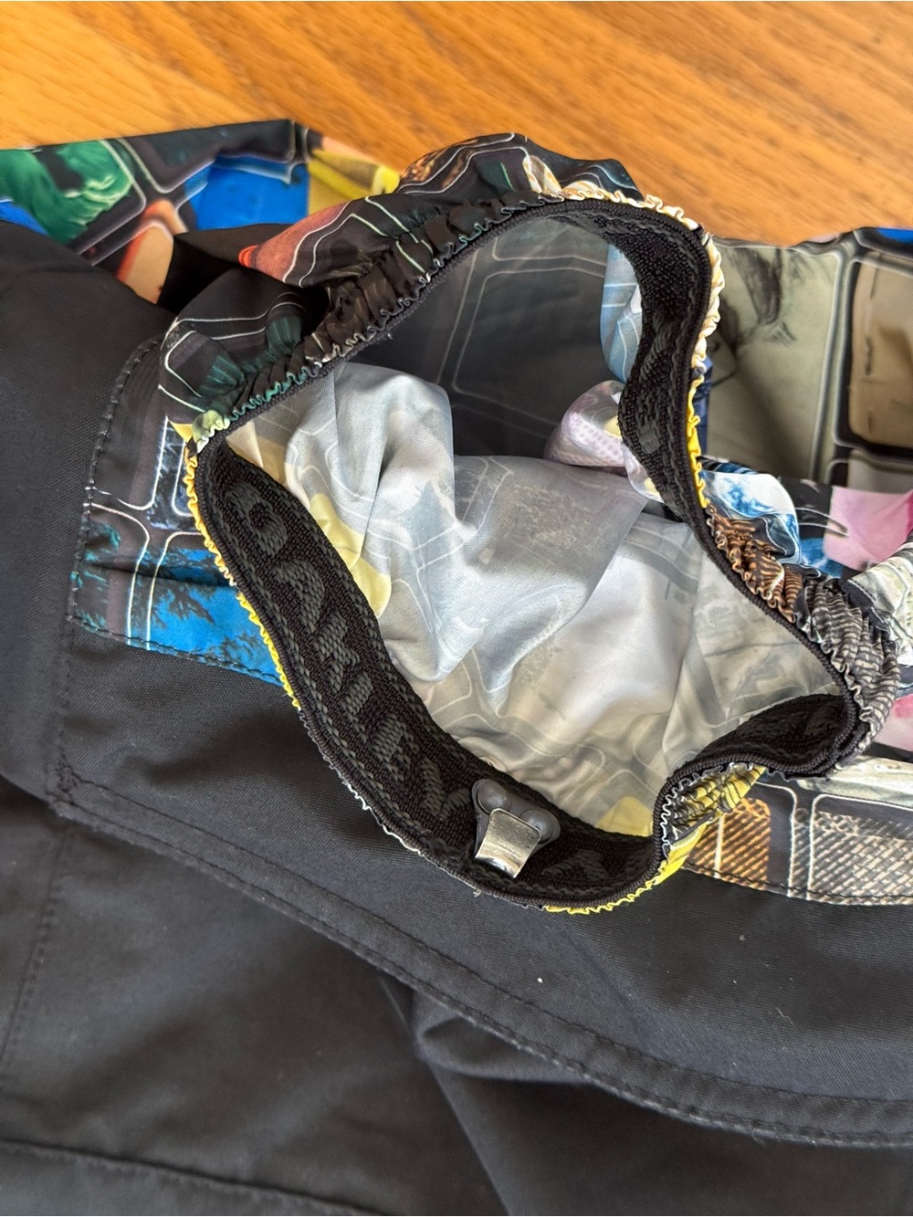 Oakley Black Men's Snow/Ski Pants with Rainbow Stripe Accent - Picture 8 of 16